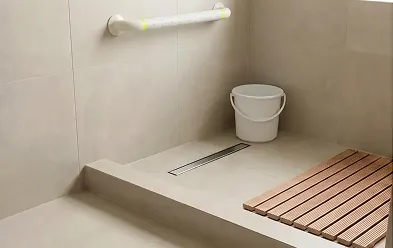 Shower / bucket area